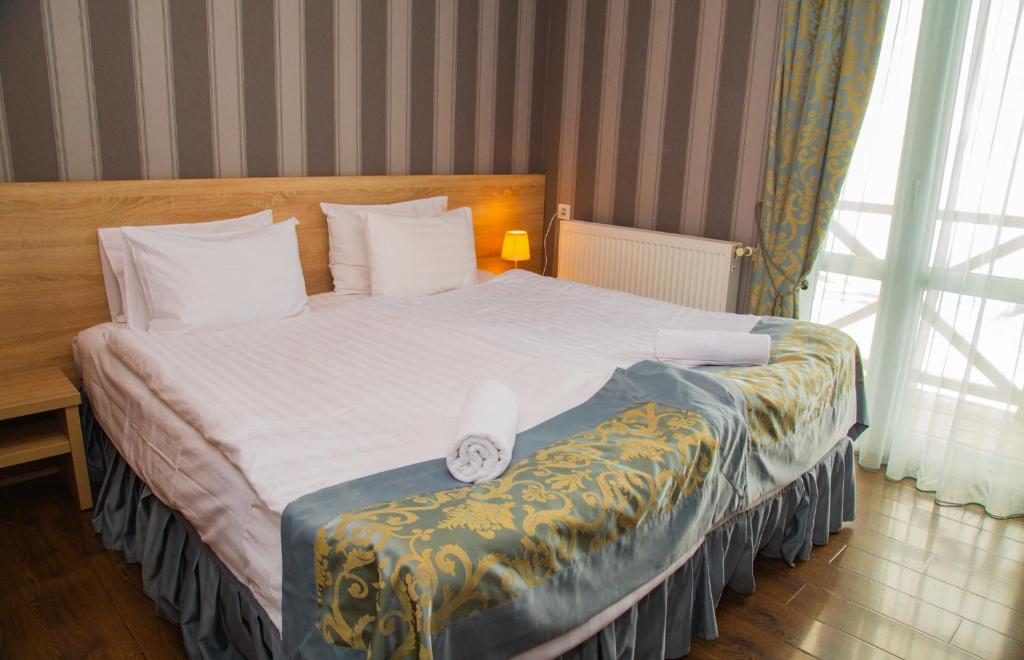 Postel nebo postele na pokoji v ubytování Edelweiss Hotel