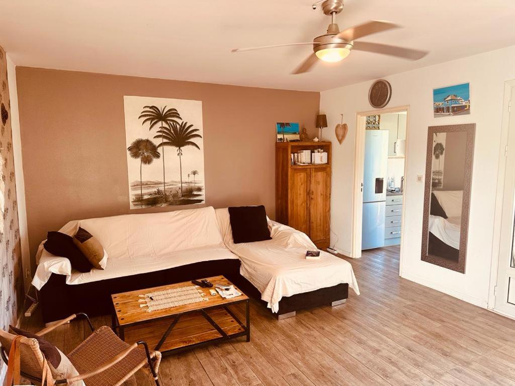 En eller flere senge i et værelse på Le brisant ERMITAGE LES BAINS LAGON