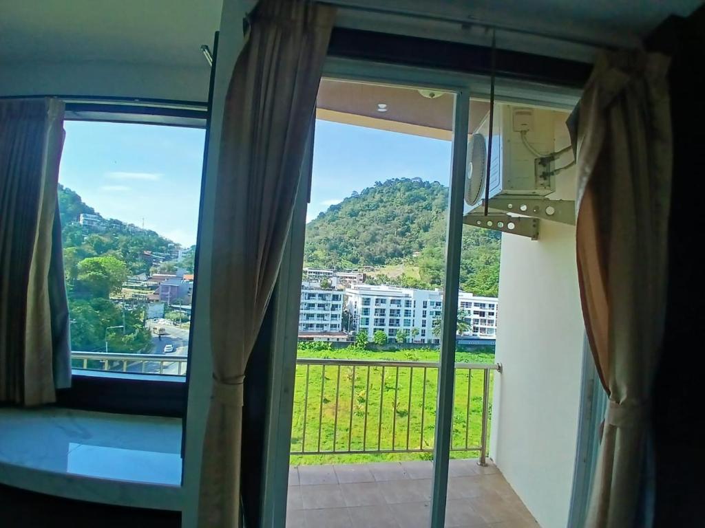 Nespecifikovaný výhled na hory nebo výhled na hory při pohledu z hotelu