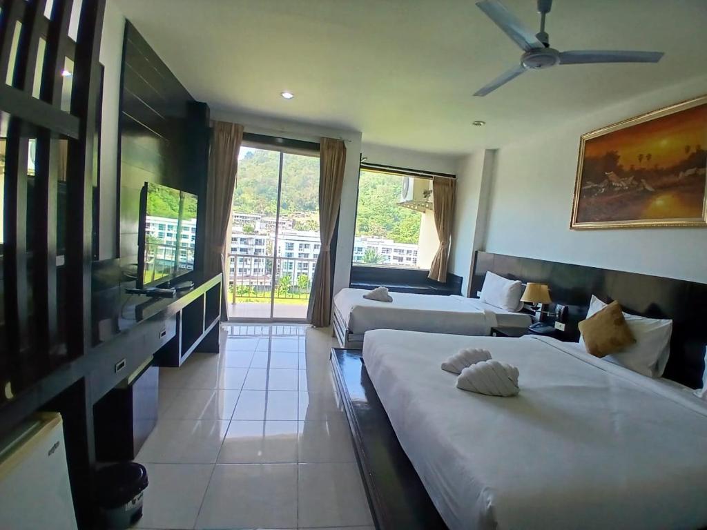 Postel nebo postele na pokoji v ubytování SM Patong Resort