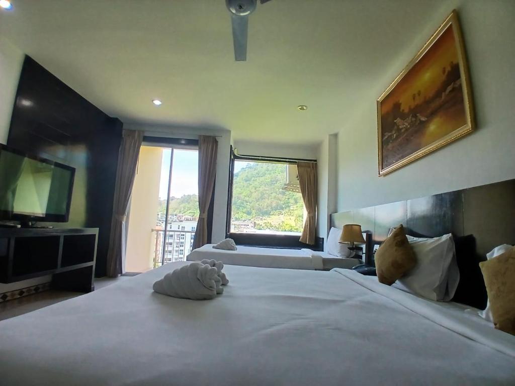 Postel nebo postele na pokoji v ubytování SM Patong Resort