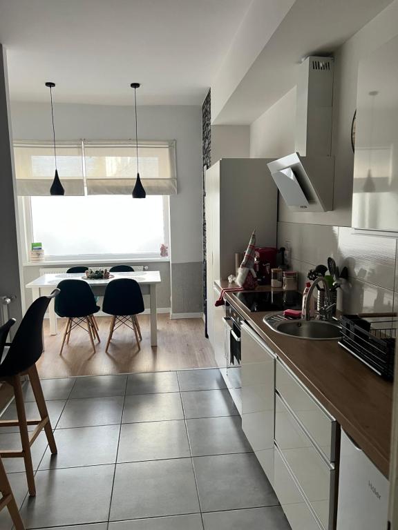 Kuchyň nebo kuchyňský kout v ubytování Apartamenty Cieplicka 20