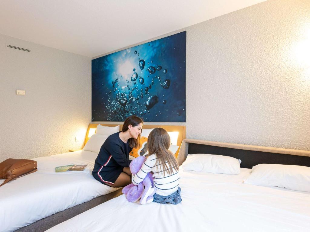 Postel nebo postele na pokoji v ubytování Novotel Grenoble Nord Voreppe