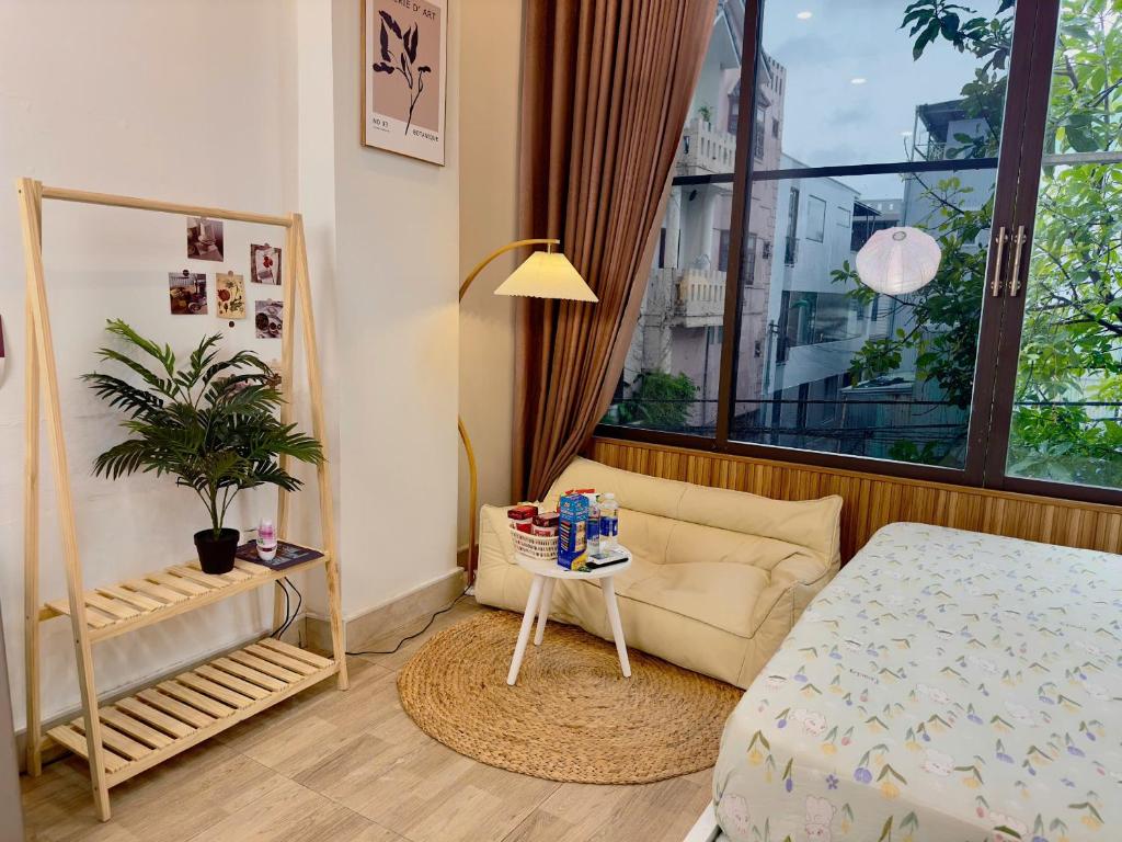 Postel nebo postele na pokoji v ubytování Corgi House Beachstay Danang