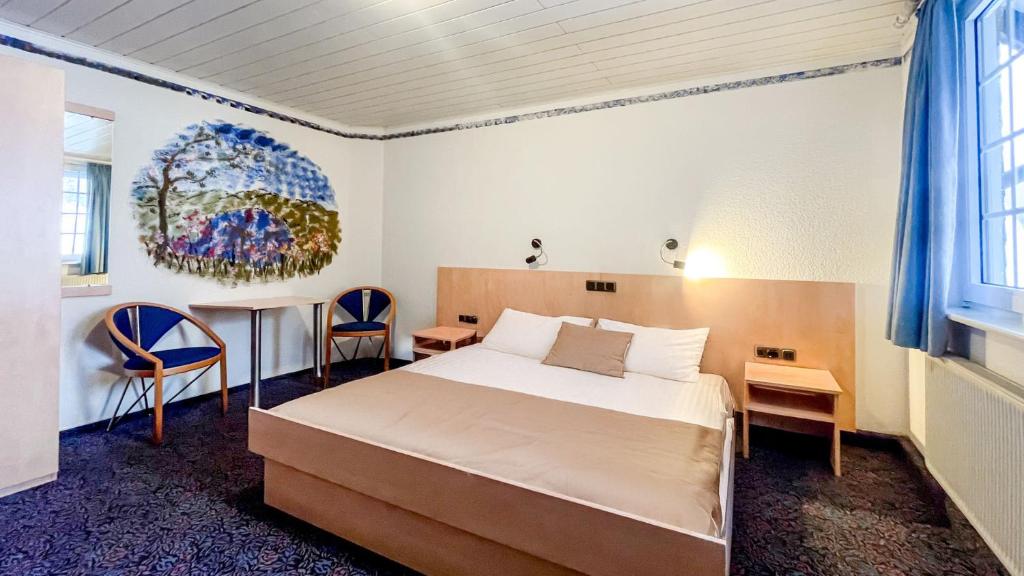a bedroom with a bed and a table and chairs at Smart Resorts B&B 3 BB 1004 in Winterberg