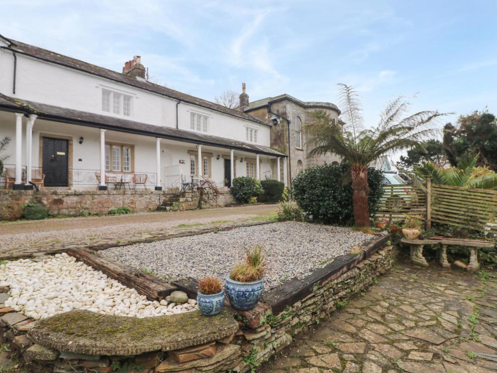 a garden in front of a house at Josie in St Austell