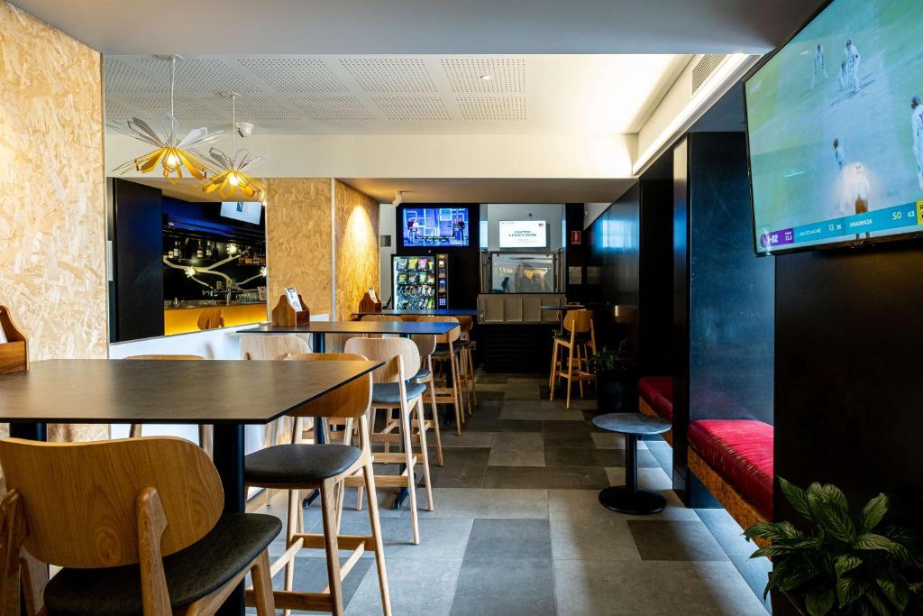 TV a/nebo společenská místnost v ubytování Metro Hotel Perth