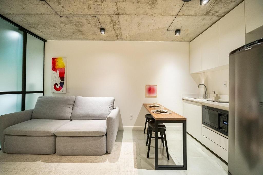 Køkken eller tekøkken på Studio a 500m da Praia by Achei Camboriú