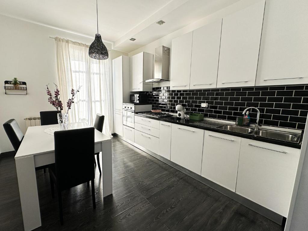 Kuchyň nebo kuchyňský kout v ubytování Family Place Fiumicino