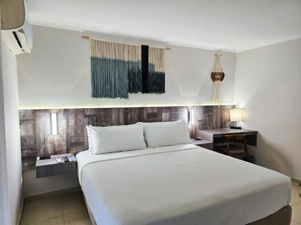 King Room with Sofa and Pool View - Adults Only/Non-Smoking