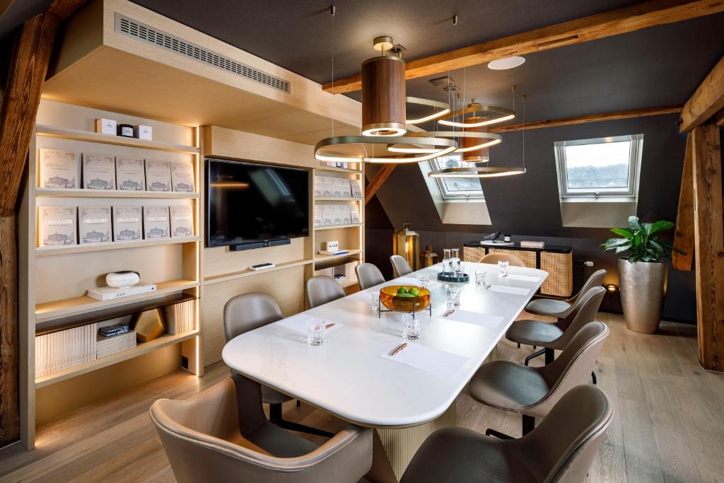 Small Luxury Hotel Ambassador Zurich - Resim 26