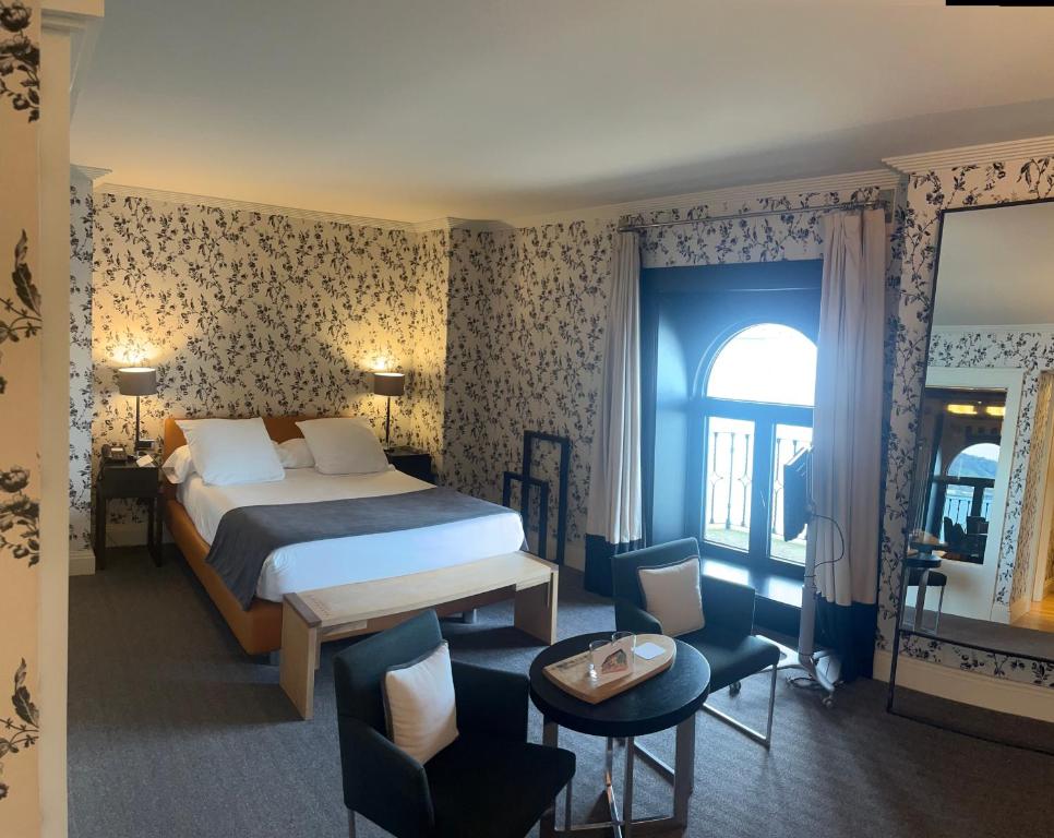 Postel nebo postele na pokoji v ubytování Ercilla Embarcadero Hotel
