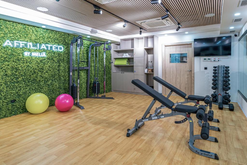 Fitness centrum a/nebo fitness zařízení v ubytování Hotel Levante St Julian's, Affiliated by Melia