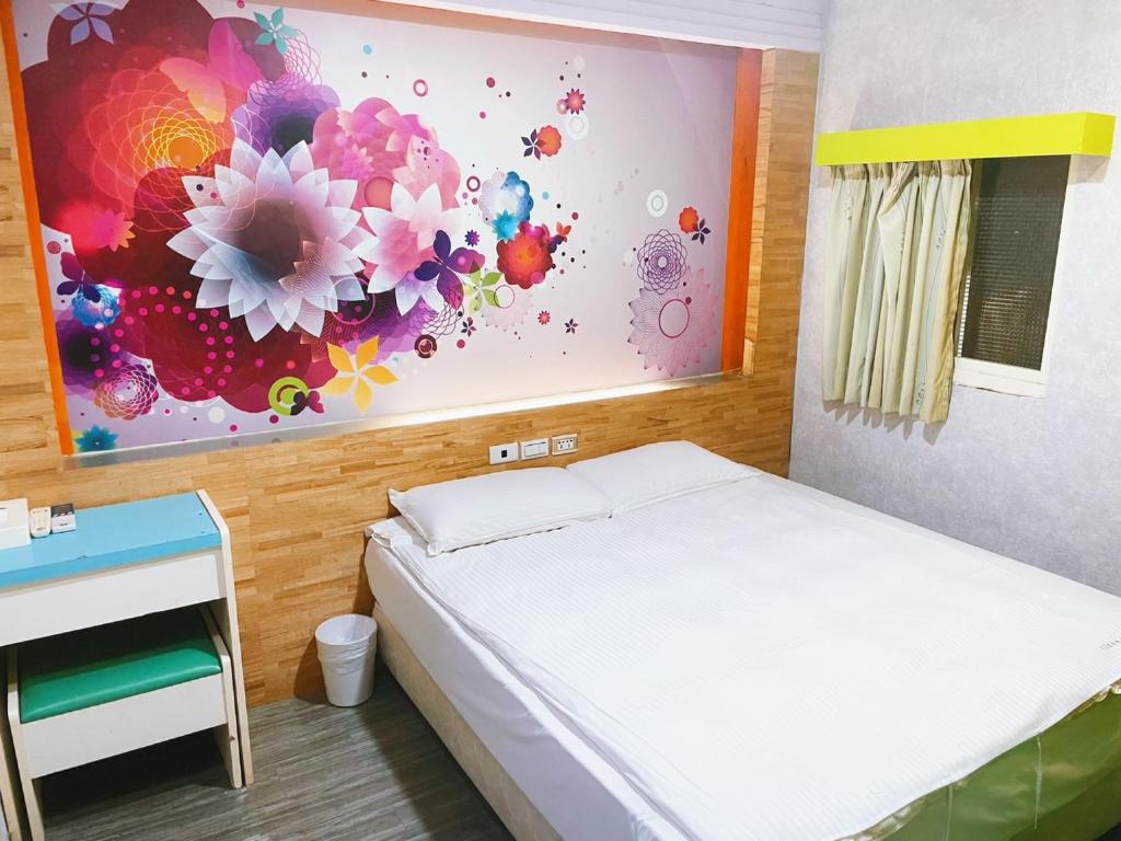 Postel nebo postele na pokoji v ubytování Clover house-自助式無人旅店
