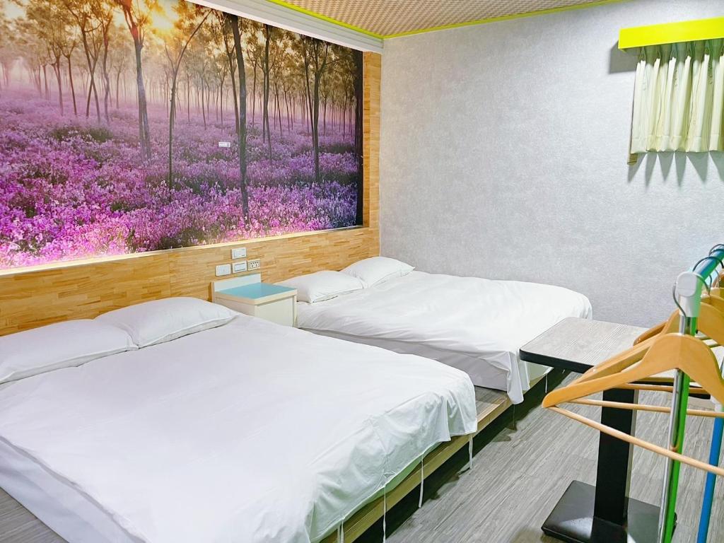 Postel nebo postele na pokoji v ubytování Clover house-自助式無人旅店