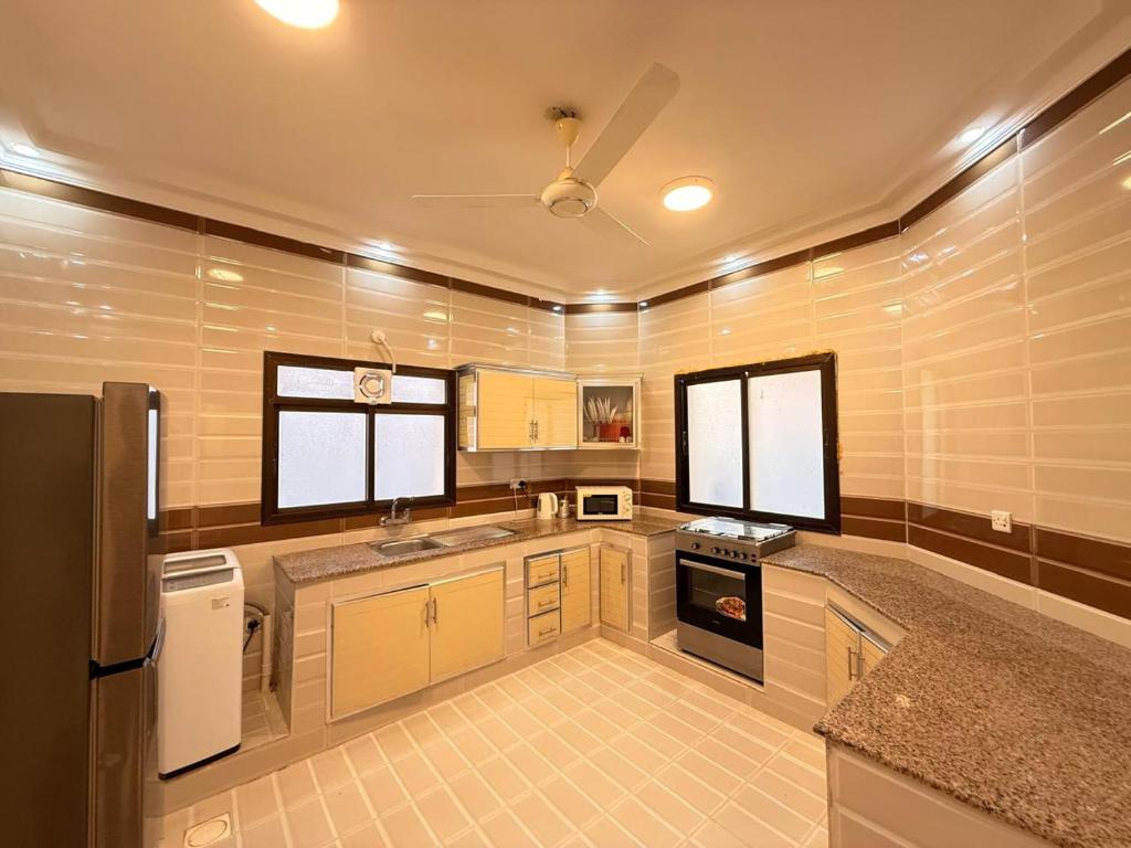 Kuchyň nebo kuchyňský kout v ubytování Salalah golden villa