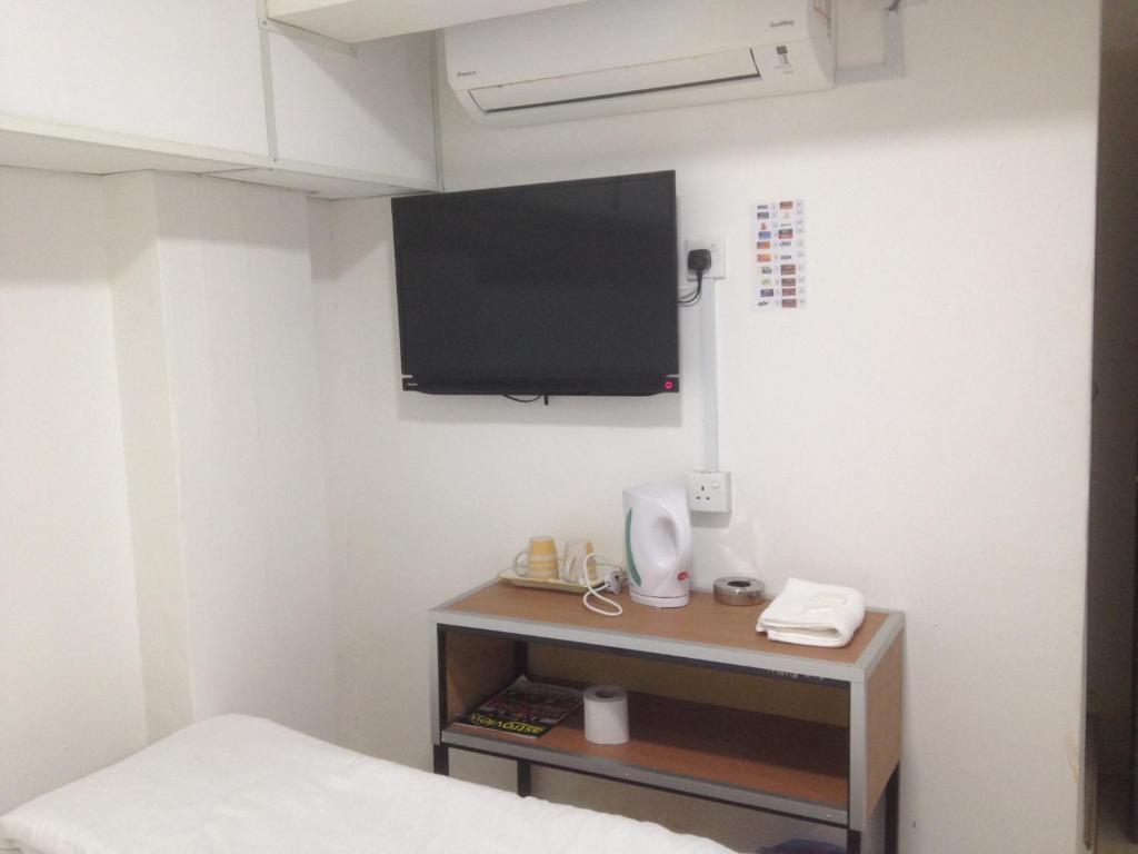 TV a/nebo společenská místnost v ubytování Axis Hotel