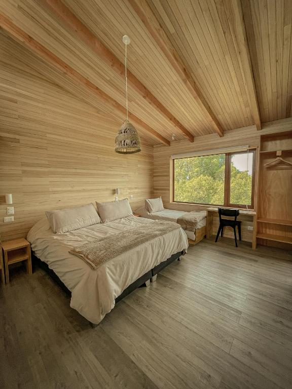 Postel nebo postele na pokoji v ubytování Ave Lodge Frutillar