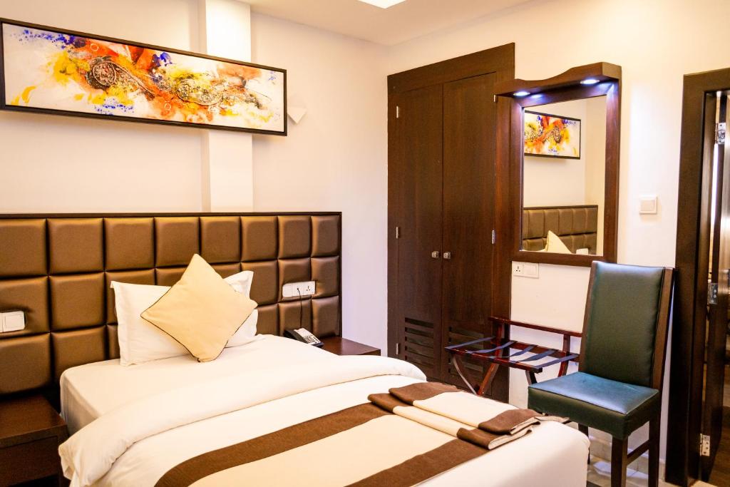 Postel nebo postele na pokoji v ubytování Viveka Hotel Colombo