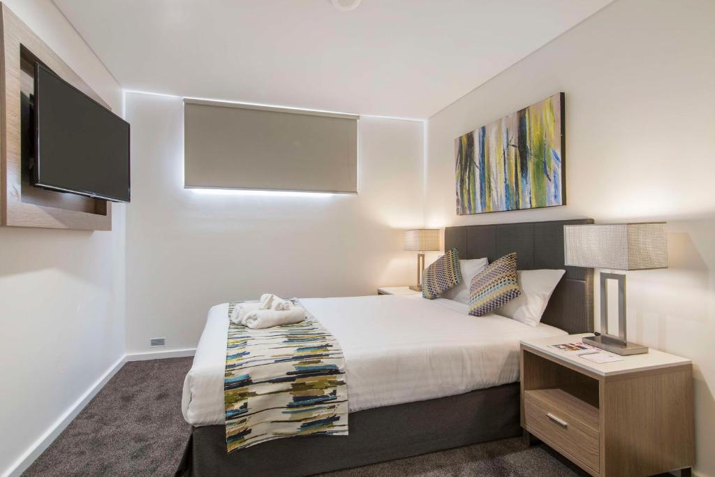 Postel nebo postele na pokoji v ubytování Metro Hotel Perth