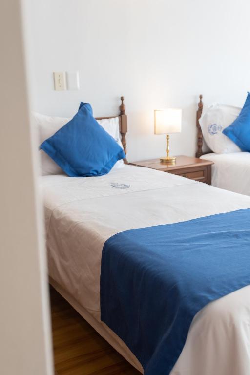 Postel nebo postele na pokoji v ubytování Hotel Alhambra