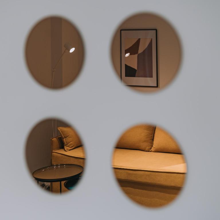 Posezení v ubytování Modern and Cozy Apartment with Elegant Décor