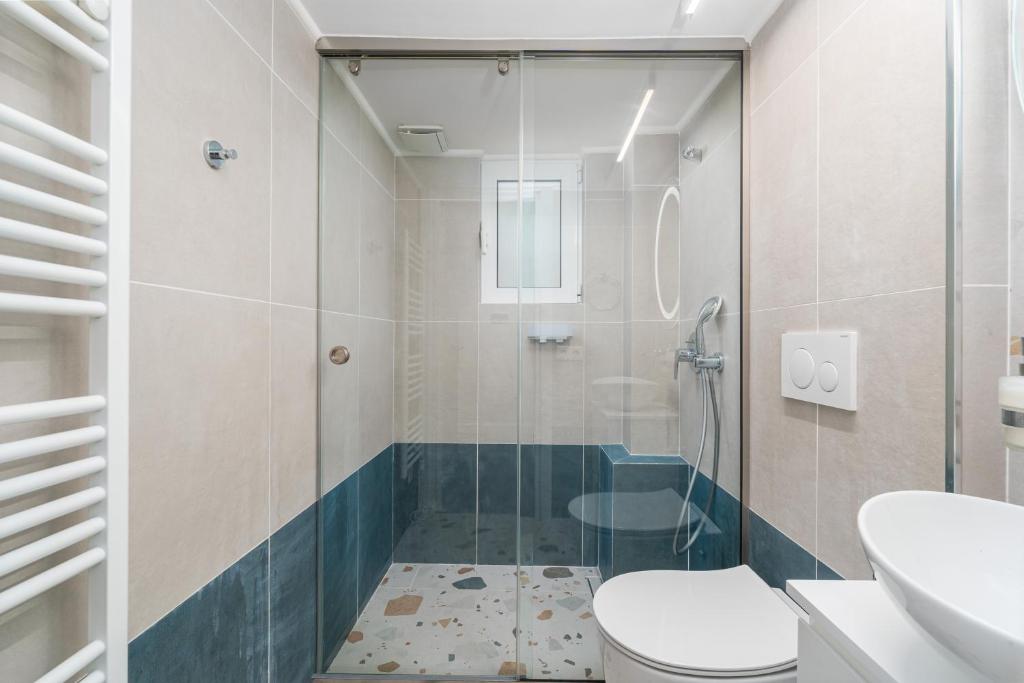 Koupelna v ubytování Modern and Cozy Apartment with Elegant Décor