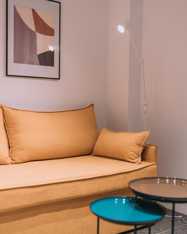 Posezení v ubytování Modern and Cozy Apartment with Elegant Décor