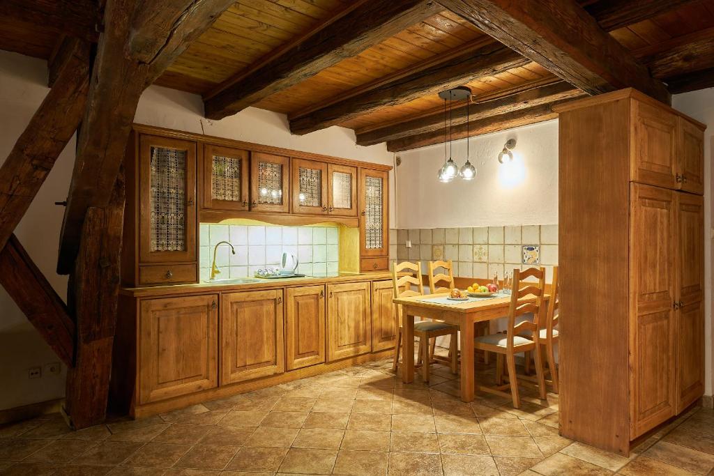 Vincent OldTown Apartments - 15