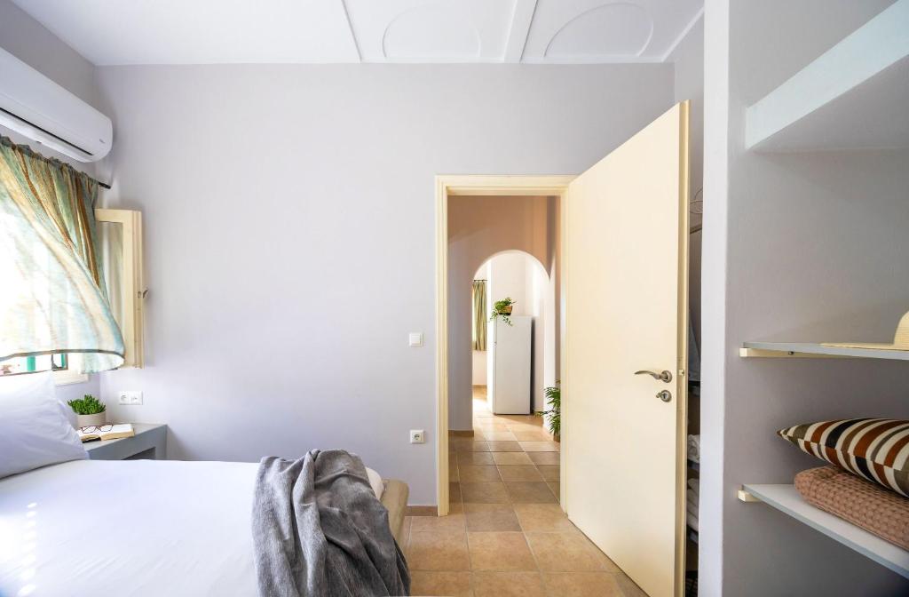 Postel nebo postele na pokoji v ubytování Sahara Beach Apartments - Kastraki