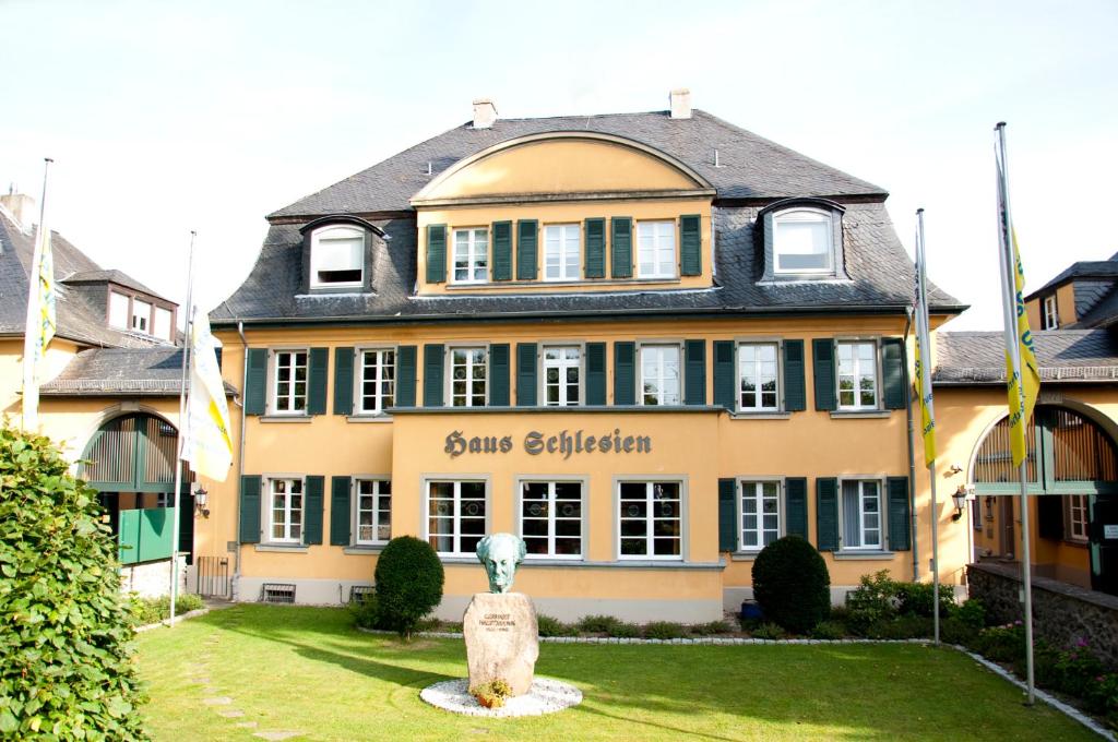 a building with a statue in front of it at Haus Schlesien in Königswinter