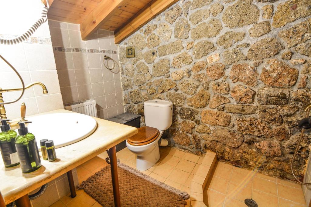 A bathroom at Petrino Lodge