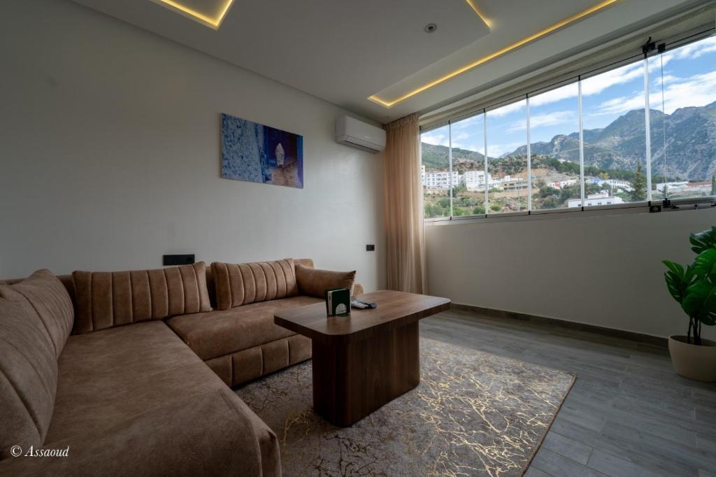 Nespecifikovaný výhled na hory nebo výhled na hory při pohledu z hotelu