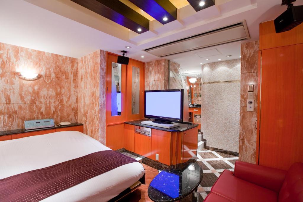 TV a/nebo společenská místnost v ubytování HOTEL & SPA J-MEX Shinjuku Kabukicho (Adult Only)