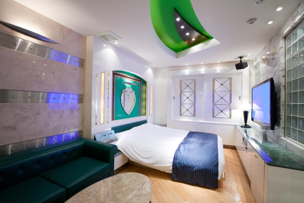 Postel nebo postele na pokoji v ubytování HOTEL & SPA J-MEX Shinjuku Kabukicho (Adult Only)