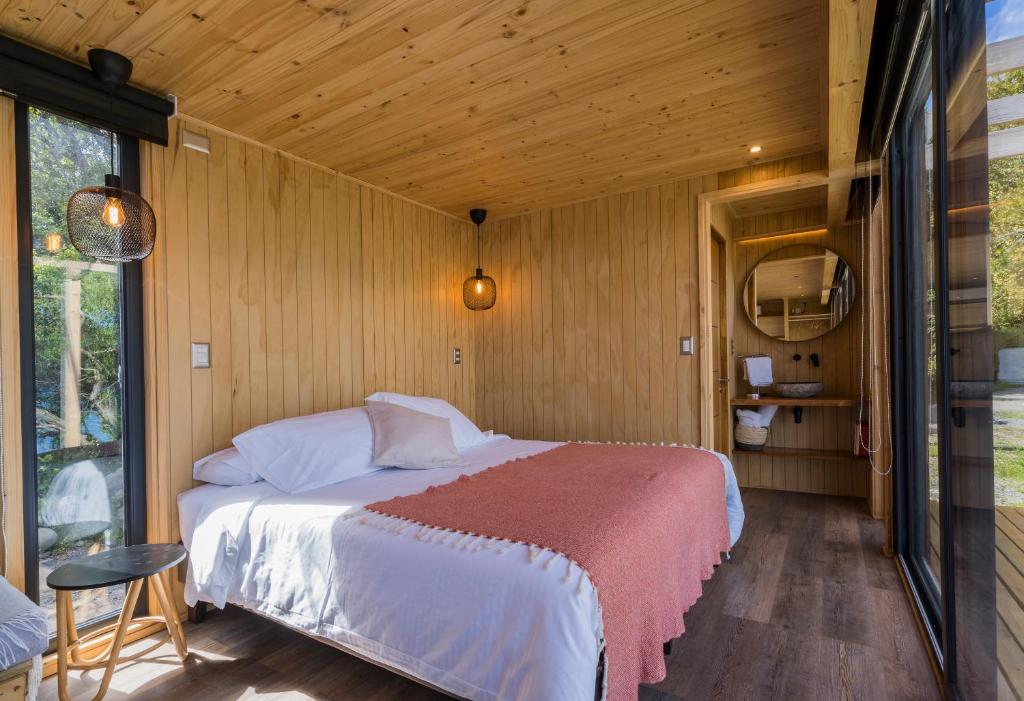 Postel nebo postele na pokoji v ubytování OUTSCAPE l Cabañas Lago Puyehue