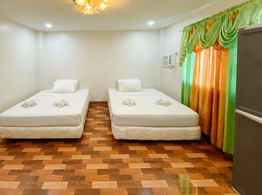 RedDoorz @ 4ks Pension House Bogo City Cebu - Sala Familiar De Lujo