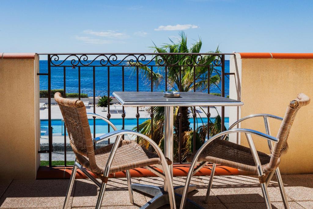Hotel De La Pyramide - Double Room With Terrace - Lake View