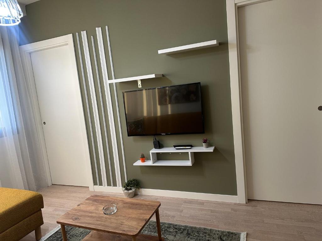 TV a/nebo společenská místnost v ubytování Take Me Home