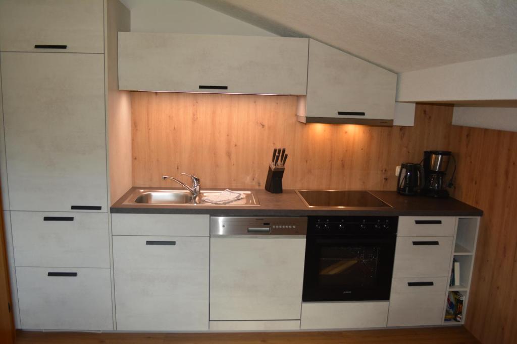Kuchyň nebo kuchyňský kout v ubytování Gästehaus Huber