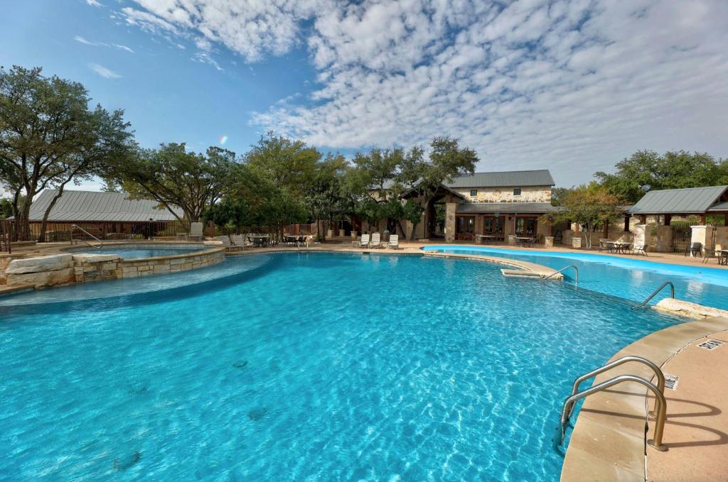 Kolam renang di atau dekat dengan Hill Country Hideaway - The Hollows by Lake Travis
