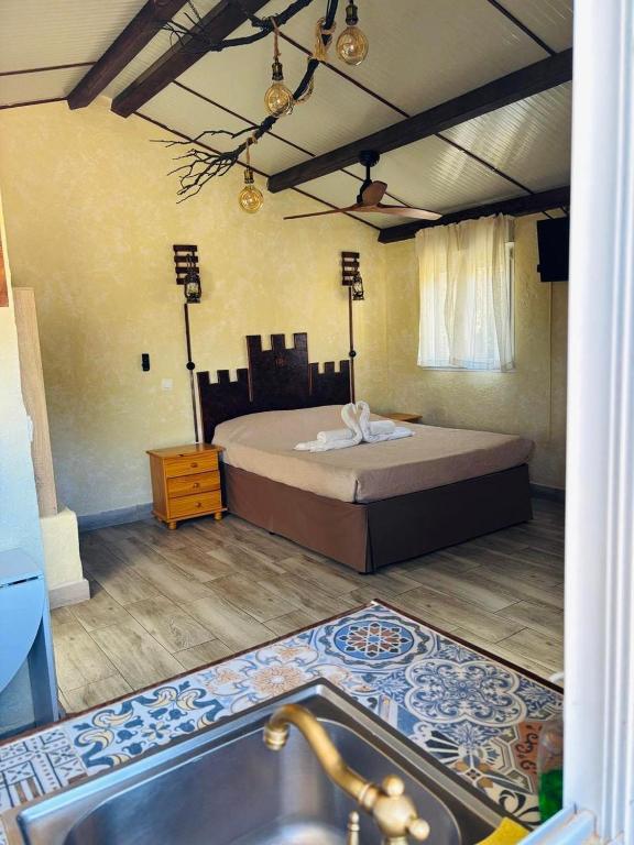 Postel nebo postele na pokoji v ubytování Cabañas Rústicas dentro de la Finca El Castillo