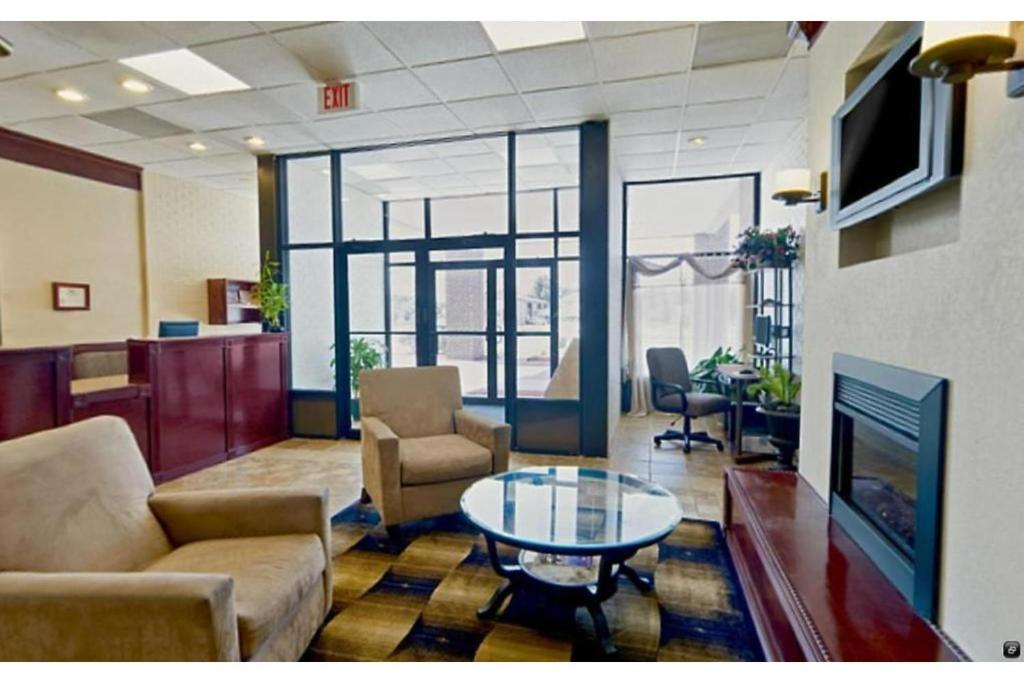 a living room with a couch and chairs and a table at Fairview Inn By OYO Hesston I-135 in Hesston