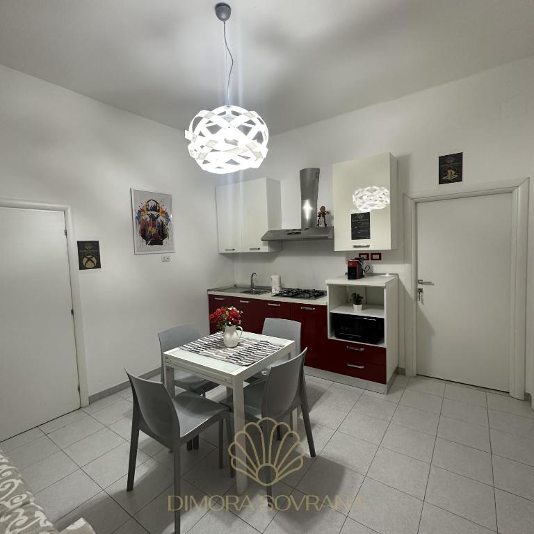 Kuchyň nebo kuchyňský kout v ubytování Dimora Sovrana- Gaming Rooms