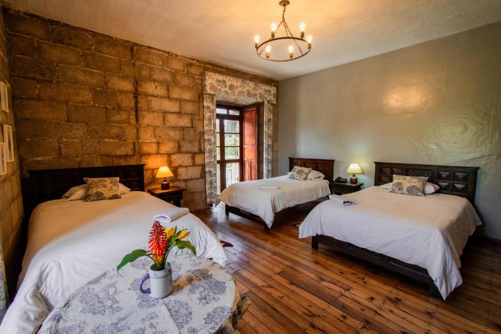 Postel nebo postele na pokoji v ubytování Hacienda La Cienega