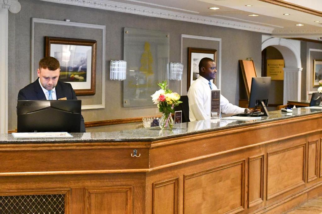 Členové personálu v ubytování Kingsmills Hotel