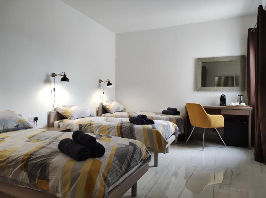 Postel nebo postele na pokoji v ubytování Il-Girna- Modern Seaside Accommodation