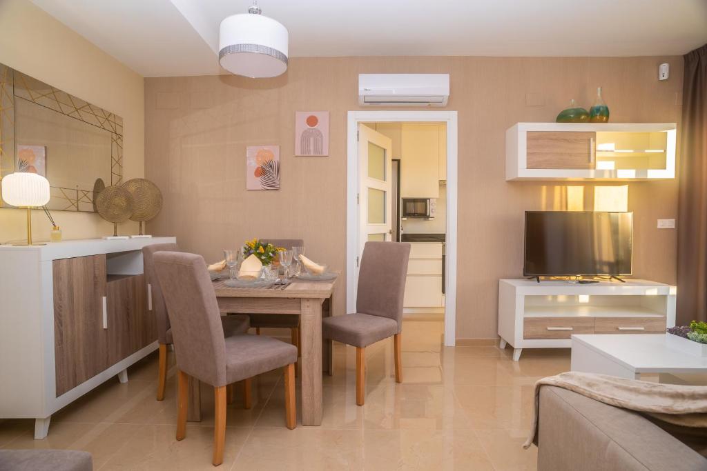 Kuchyňa alebo kuchynka v ubytovaní Casa Adrian Ivan Luxury Homes 5ªPlta Sur 1ªLínea