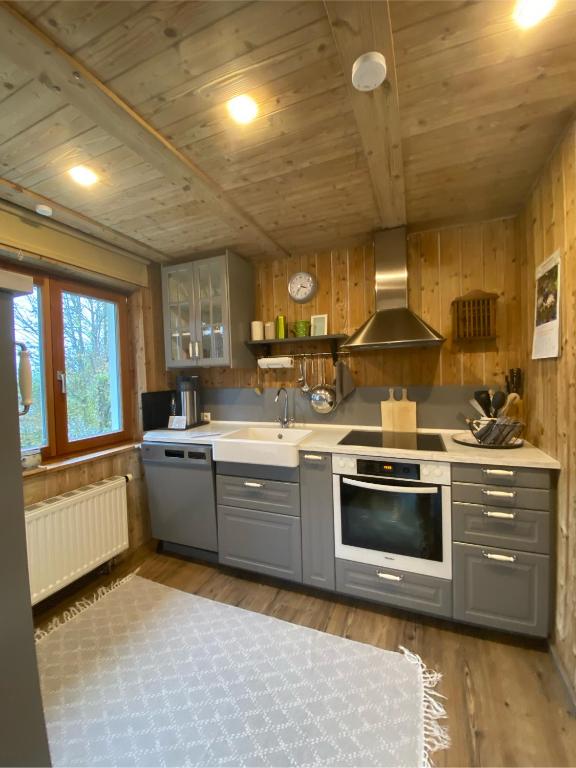 Kuchyň nebo kuchyňský kout v ubytování Bei uns im Allgäu - Ferienwohnungen zum Wohlfühlen