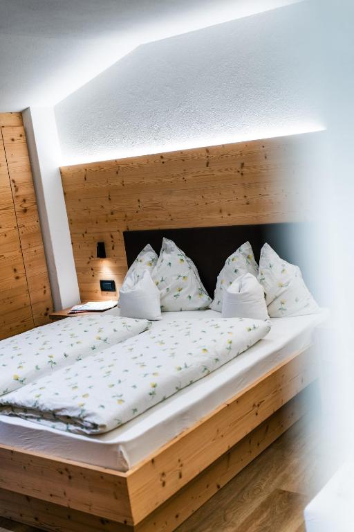 Postel nebo postele na pokoji v ubytování Garni Edera